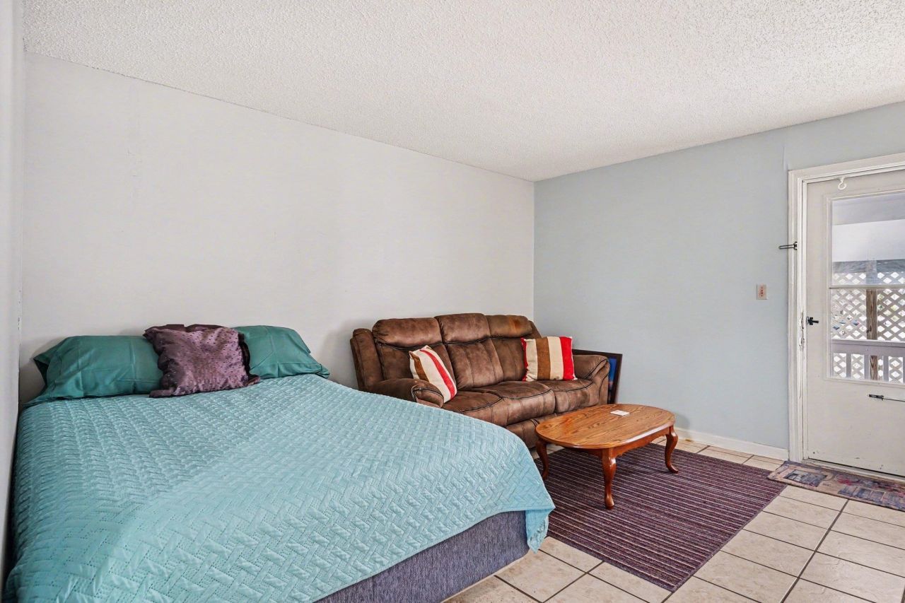 307 Flagg St. Photo 9