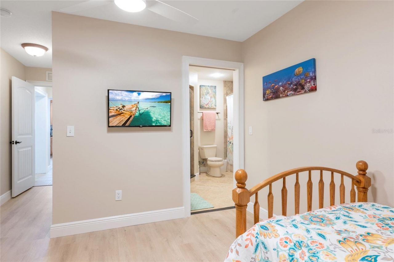 213 75th Street, Holmes Beach, FL 34217 Photo