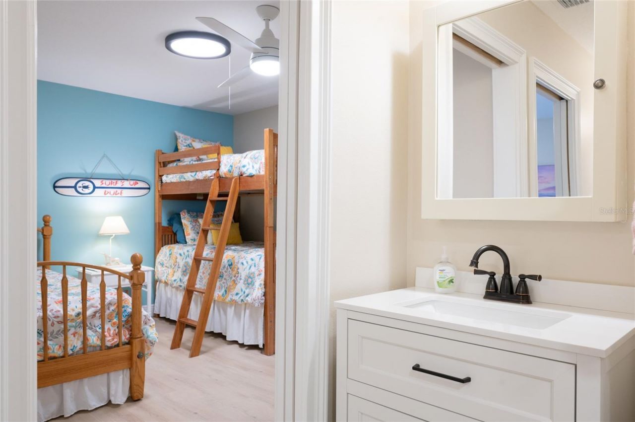 213 75th Street, Holmes Beach, FL 34217 Photo