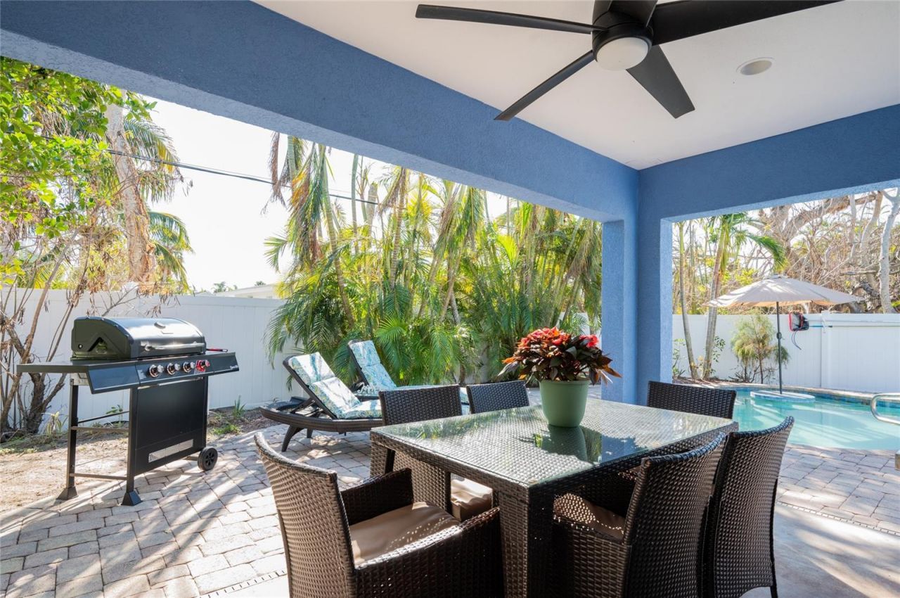 213 75th Street, Holmes Beach, FL 34217 Photo