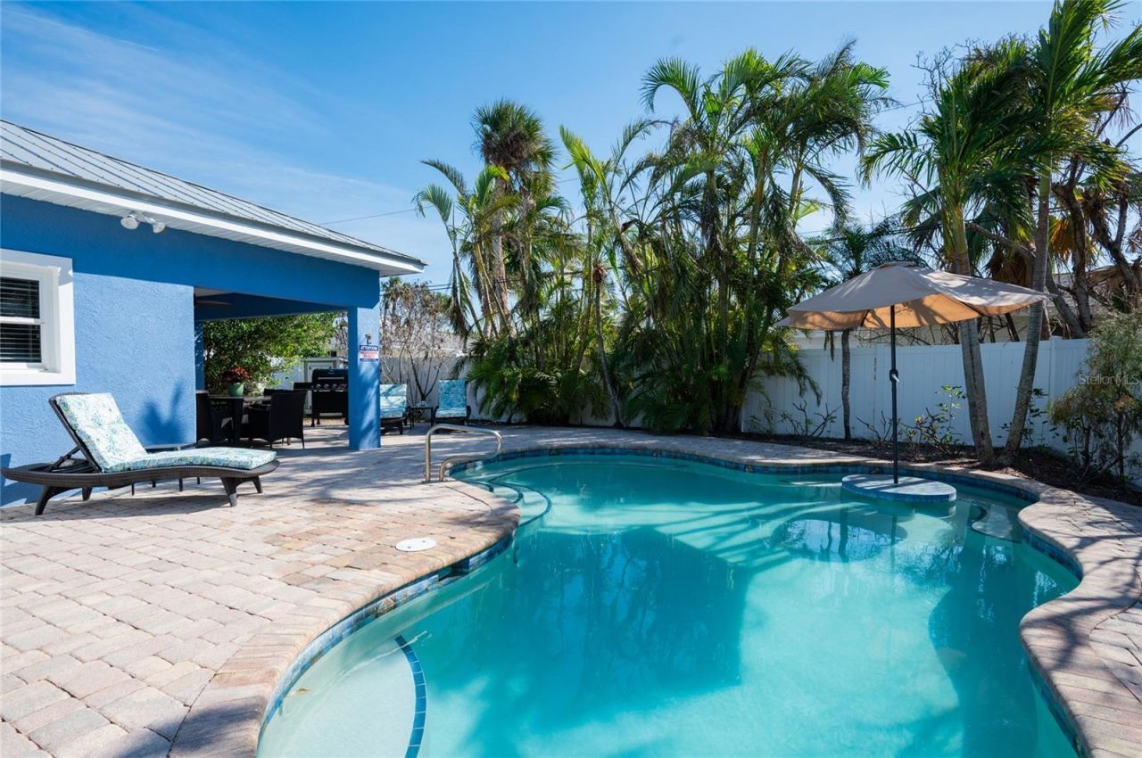 213 75th Street, Holmes Beach, FL 34217 Photo