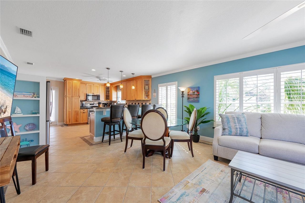 213 75th Street, Holmes Beach, FL 34217 Photo