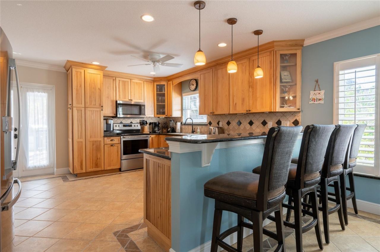 213 75th Street, Holmes Beach, FL 34217 Photo