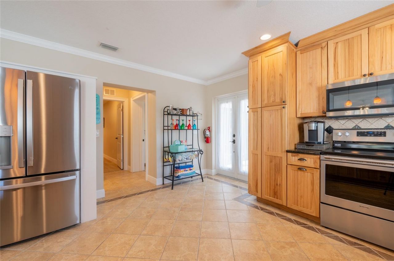 213 75th Street, Holmes Beach, FL 34217 Photo