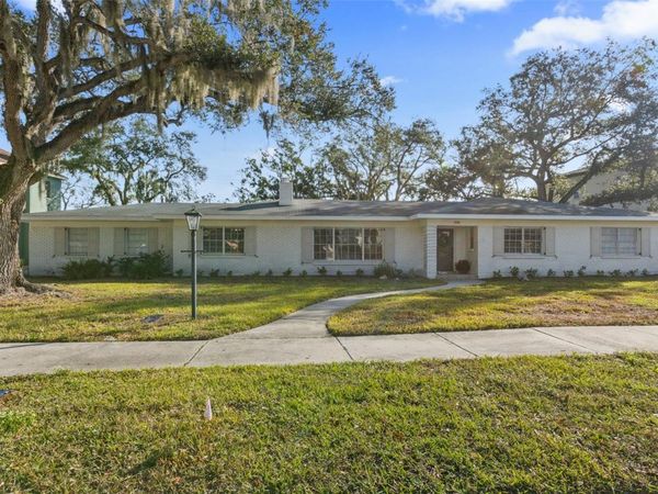 2618 S BRYANT CIRCLE, TAMPA, FL 33629