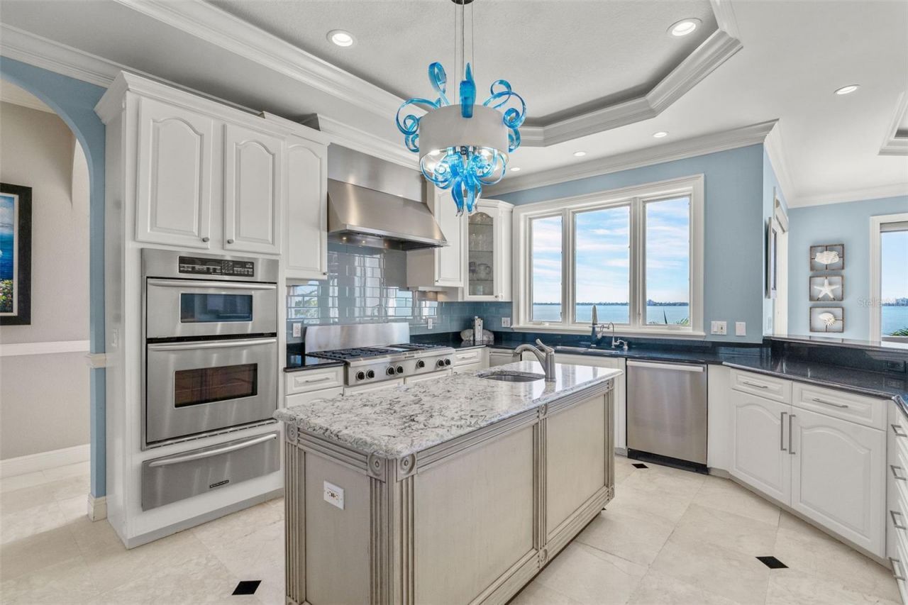 5907 Bayview Circle S, Gulfport, FL 33707 Photo