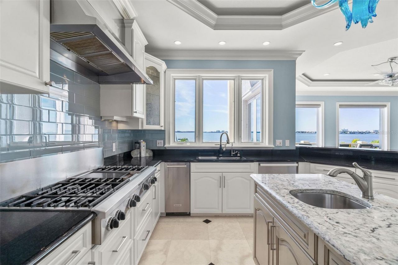 5907 Bayview Circle S, Gulfport, FL 33707 Photo