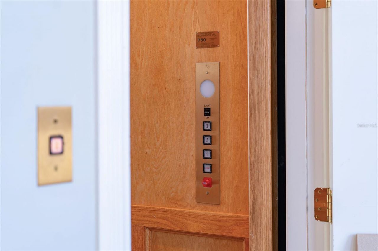 5907 Bayview Circle S, Gulfport, FL 33707 Photo