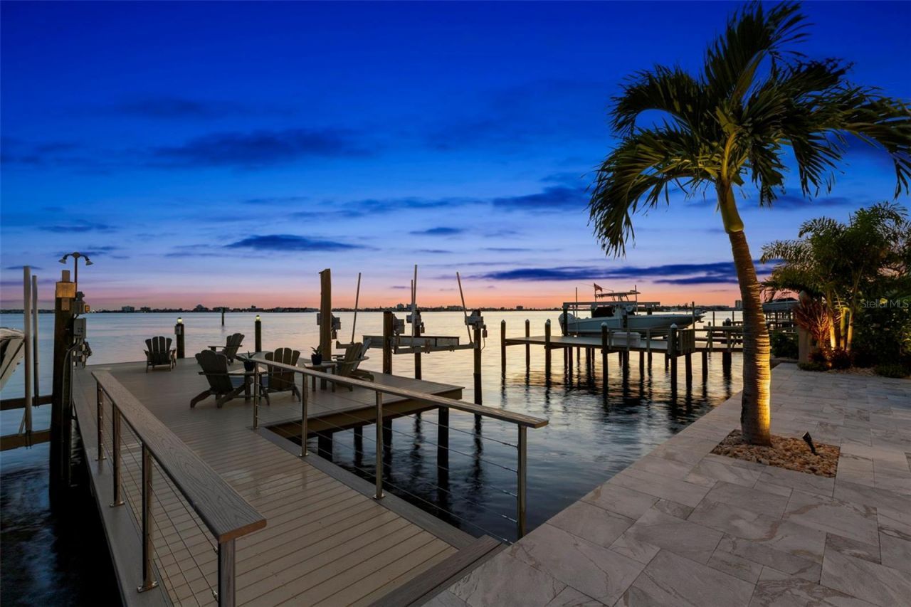 5907 Bayview Circle S, Gulfport, FL 33707 Photo