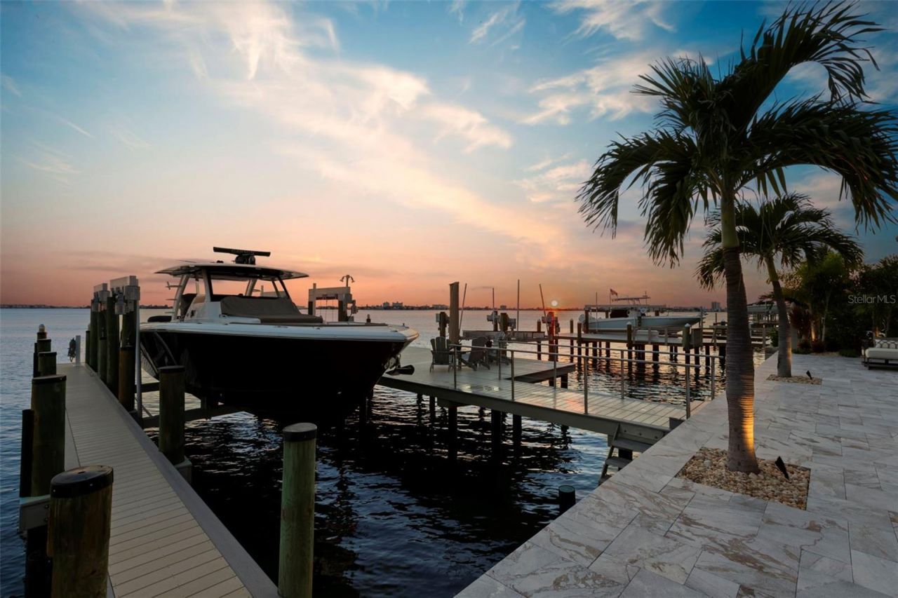 5907 Bayview Circle S, Gulfport, FL 33707 Photo