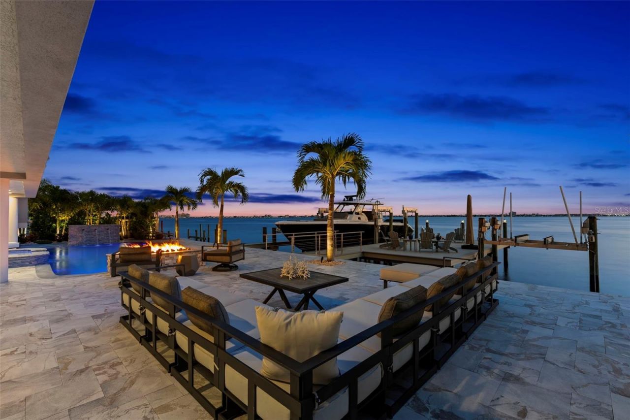 5907 Bayview Circle S, Gulfport, FL 33707 Photo