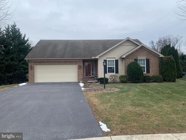 6 ROCKLEDGE COURT, CARLISLE, PA 17015