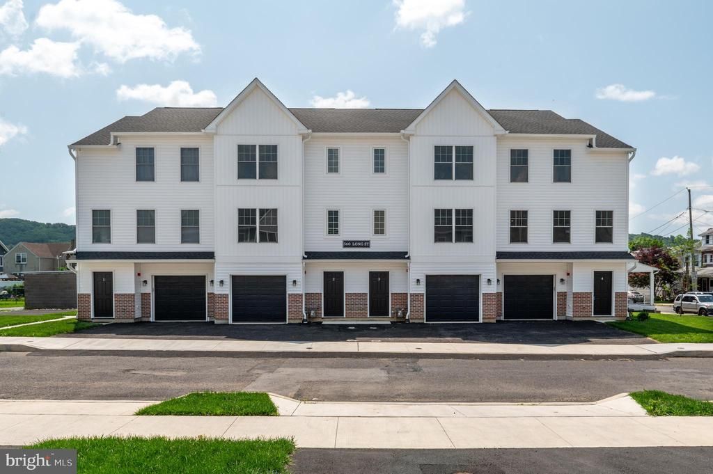 560 Long Street, Unit 1, Emmaus, PA 18049 Main Photo
