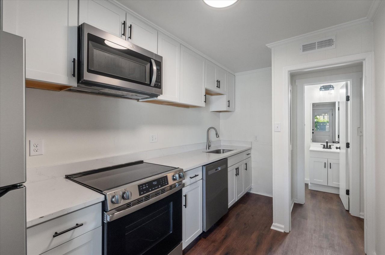 12 Grove Street Photo 6