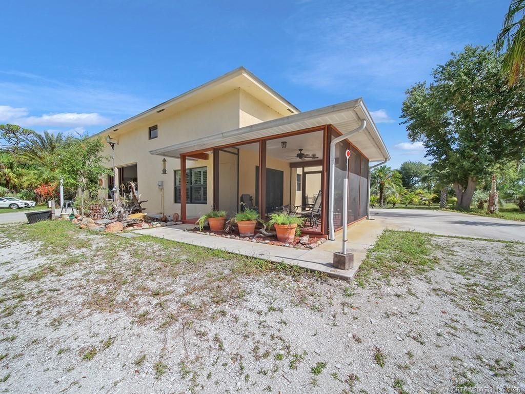 5601 SW Sunshine Farms Way, Palm City, FL 34990 Photo