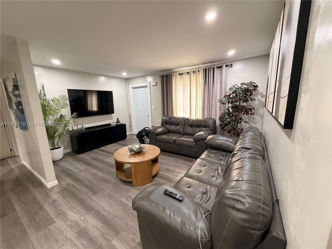 545 NW 136 St, North Miami, FL 33168 Photo