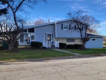 1185 Mineral Springs Road, West Seneca, NY 14224