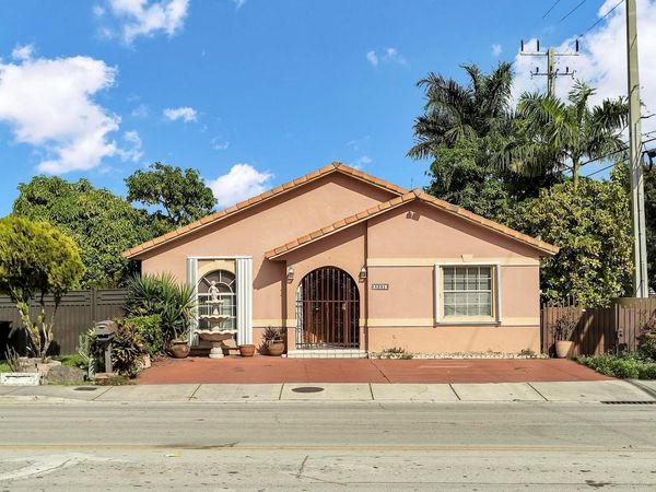 3201 W 76th St, Hialeah, FL 33018