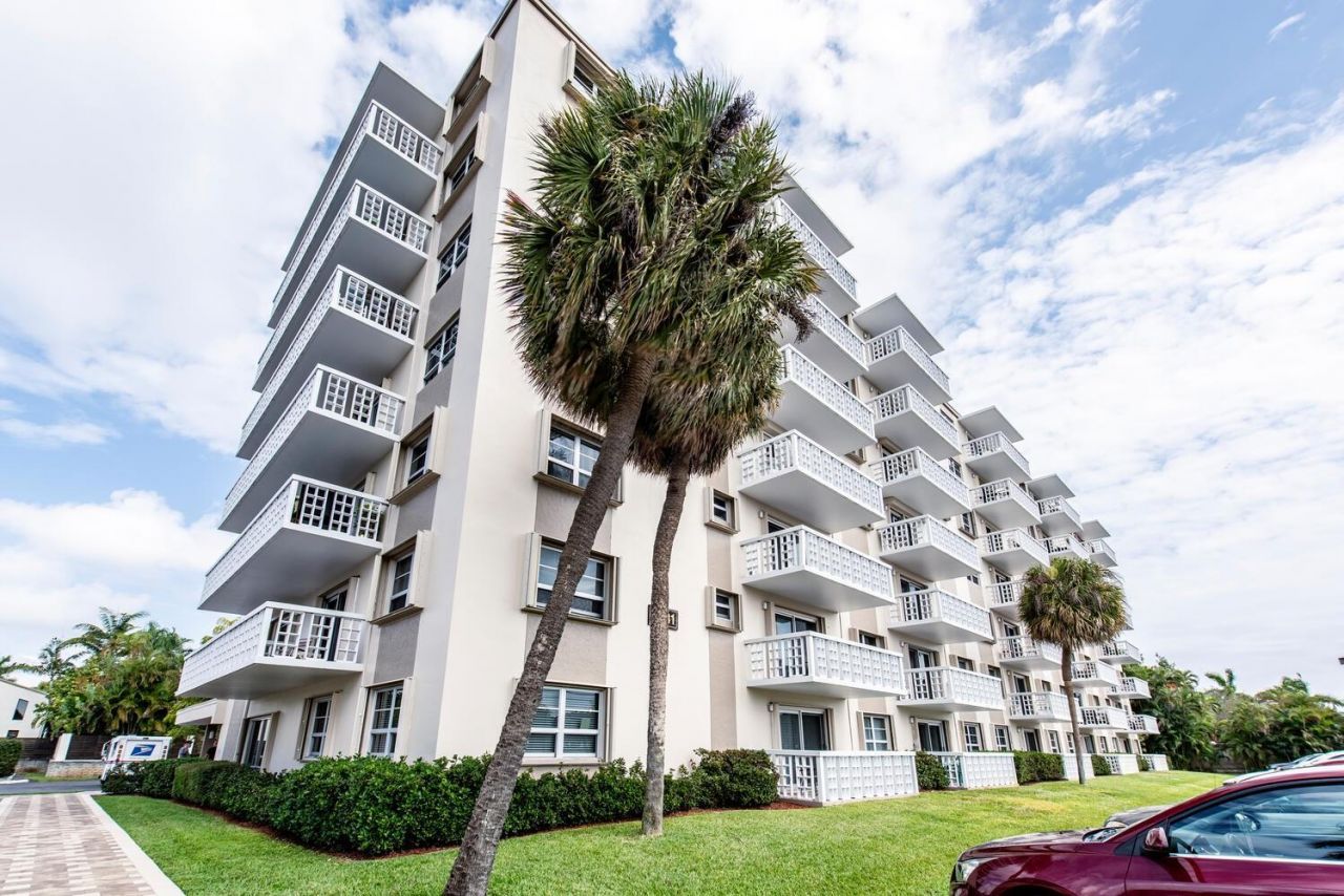 1831 NE 38th Street, Unit 206, Fort Lauderdale, FL 33308 Photo