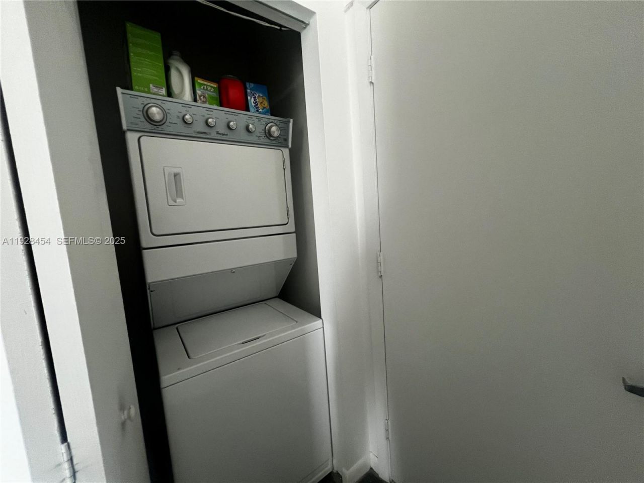 10 SW South River Dr, Unit 812, Miami, FL 33130 Photo