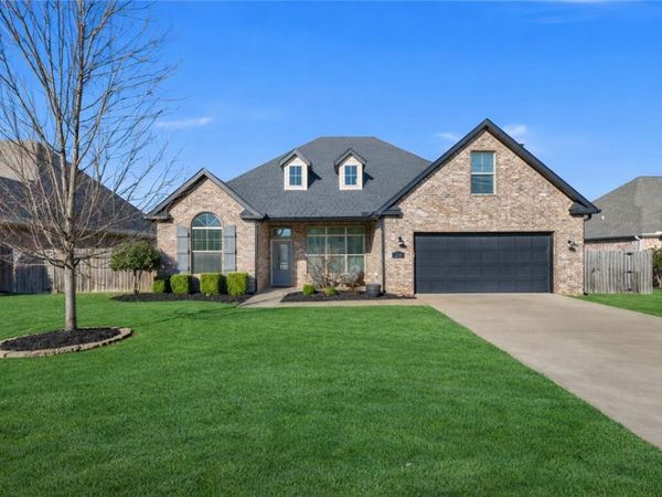 254 N Penzo Avenue, Tontitown, AR 72762