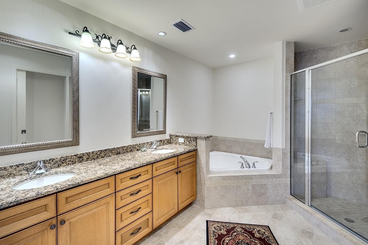 7702 Lake Vista Court, Unit 204, Lakewood Ranch, FL 34202 Photo