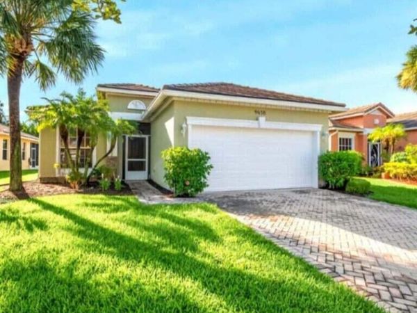 9658 SW Lindale Trace Boulevard, Port Saint Lucie, FL 34987