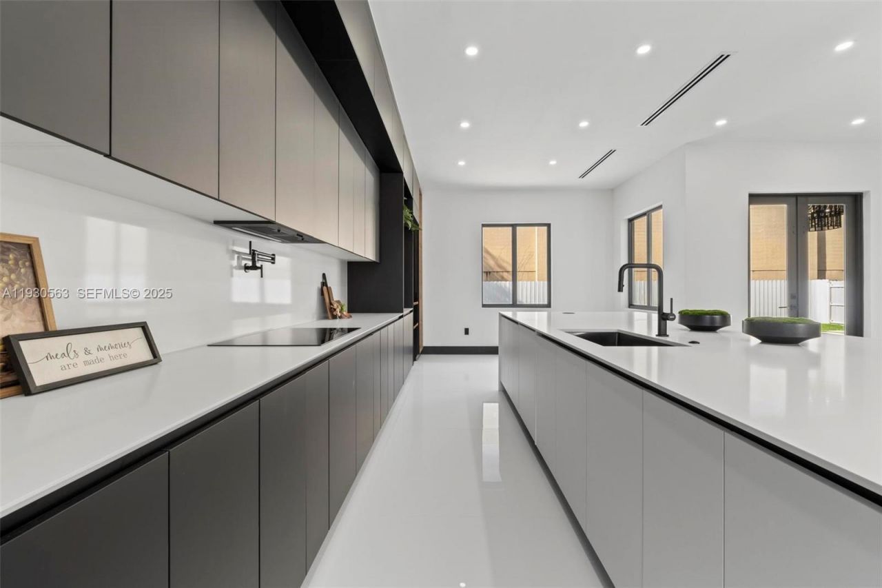 18172 NW 91st Ct, Hialeah, FL 33018 Photo