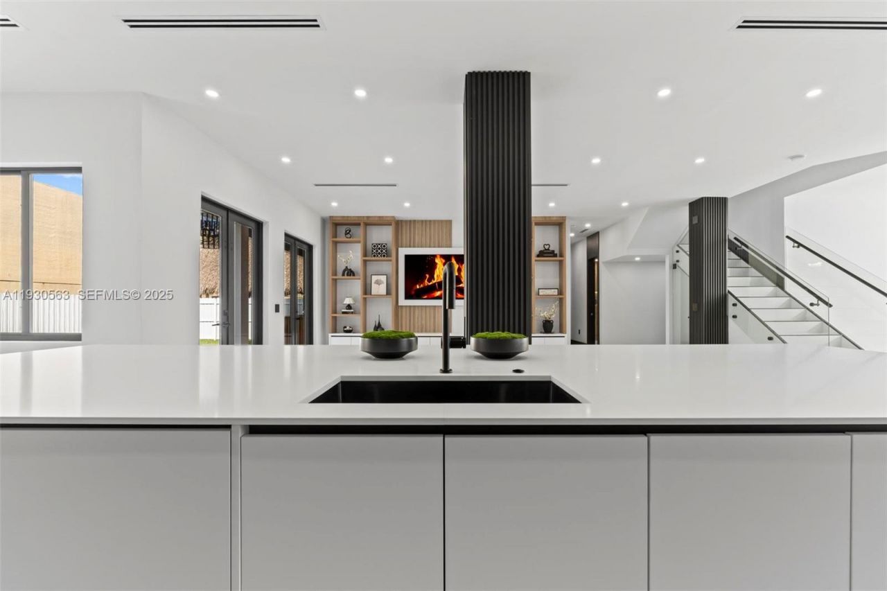 18172 NW 91st Ct, Hialeah, FL 33018 Photo