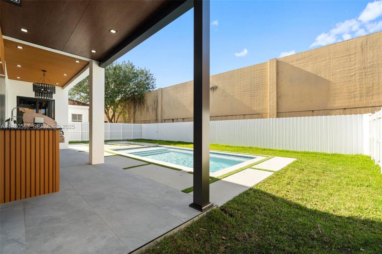 18172 NW 91st Ct, Hialeah, FL 33018 Photo