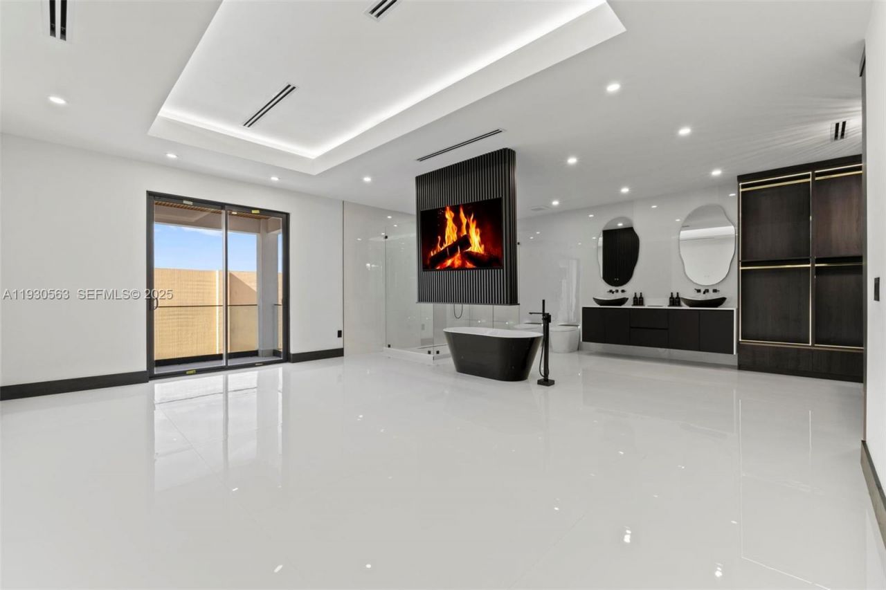 18172 NW 91st Ct, Hialeah, FL 33018 Photo