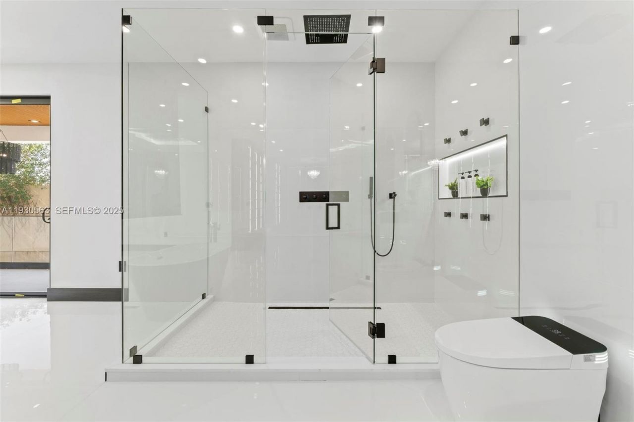 18172 NW 91st Ct, Hialeah, FL 33018 Photo