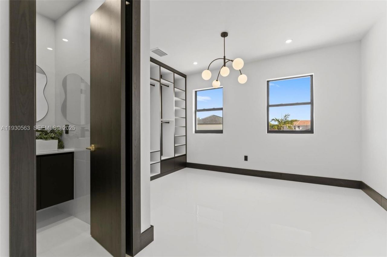 18172 NW 91st Ct, Hialeah, FL 33018 Photo