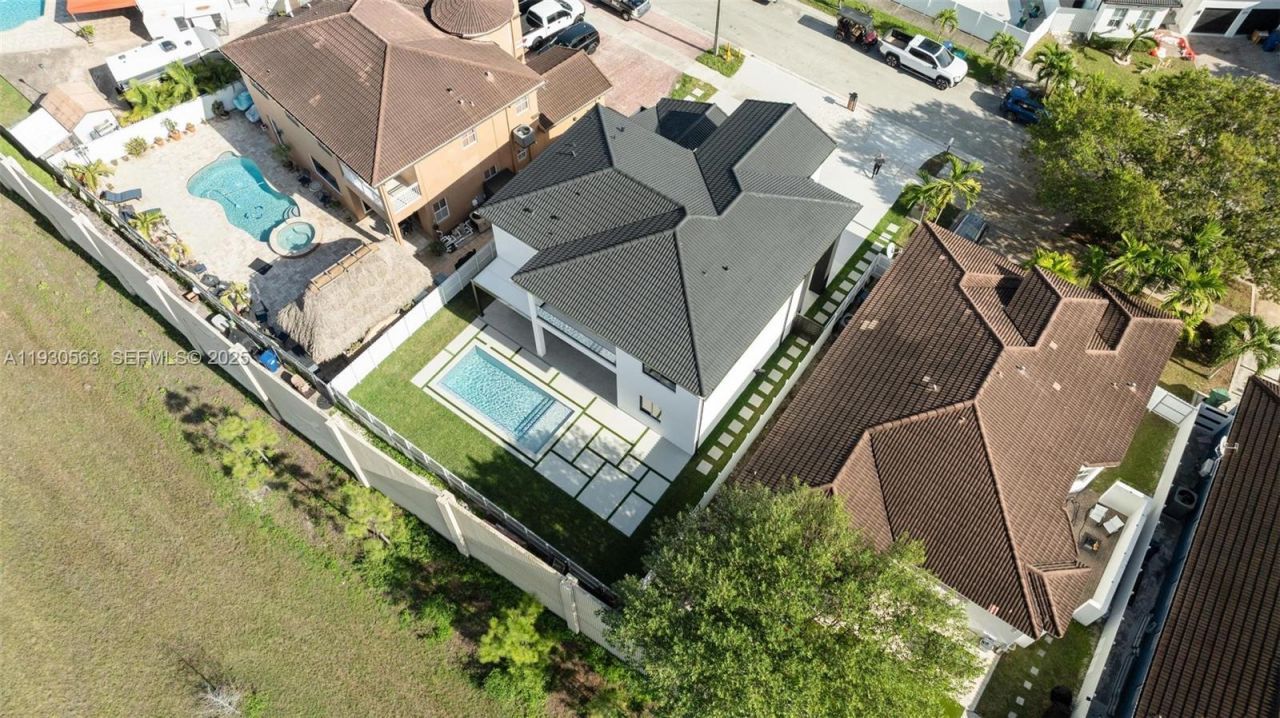 18172 NW 91st Ct, Hialeah, FL 33018 Photo