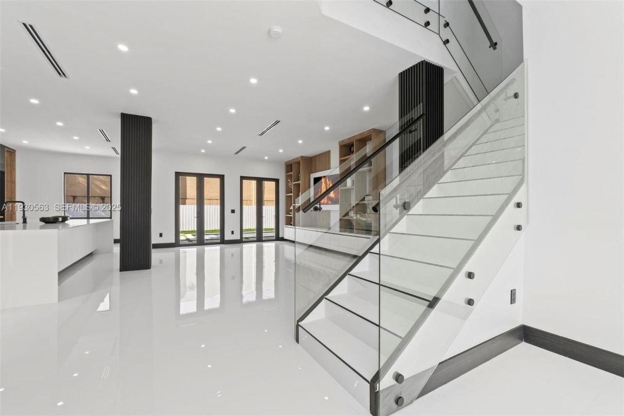 18172 NW 91st Ct, Hialeah, FL 33018 Photo