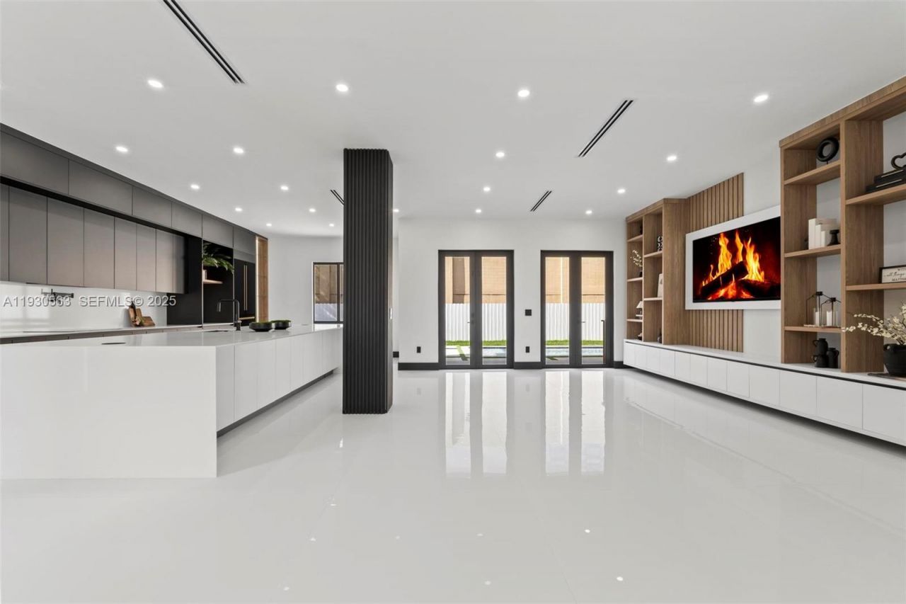 18172 NW 91st Ct, Hialeah, FL 33018 Photo