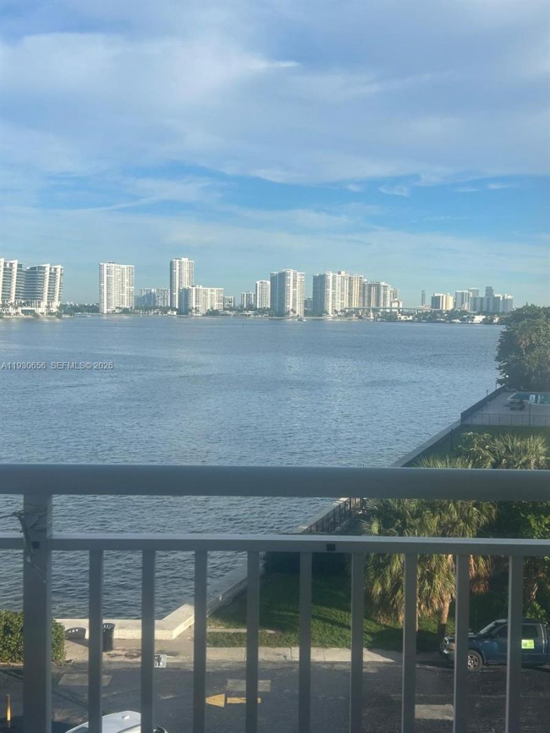 251 174th St, Unit 418, Sunny Isles Beach, FL 33160 Photo