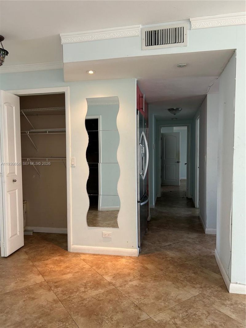 251 174th St, Unit 418, Sunny Isles Beach, FL 33160 Photo