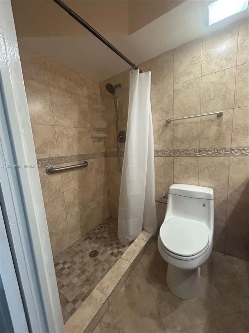 251 174th St, Unit 418, Sunny Isles Beach, FL 33160 Photo