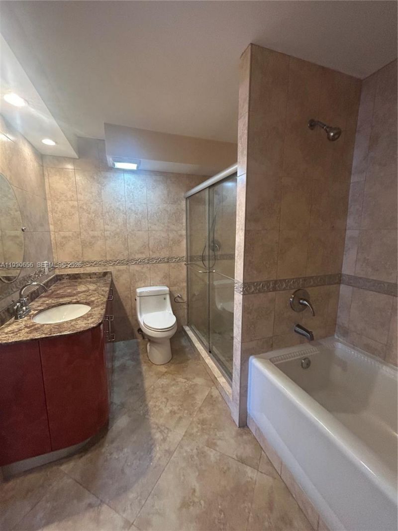 251 174th St, Unit 418, Sunny Isles Beach, FL 33160 Photo