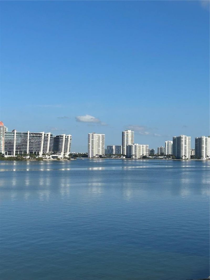 251 174th St, Unit 418, Sunny Isles Beach, FL 33160 Photo