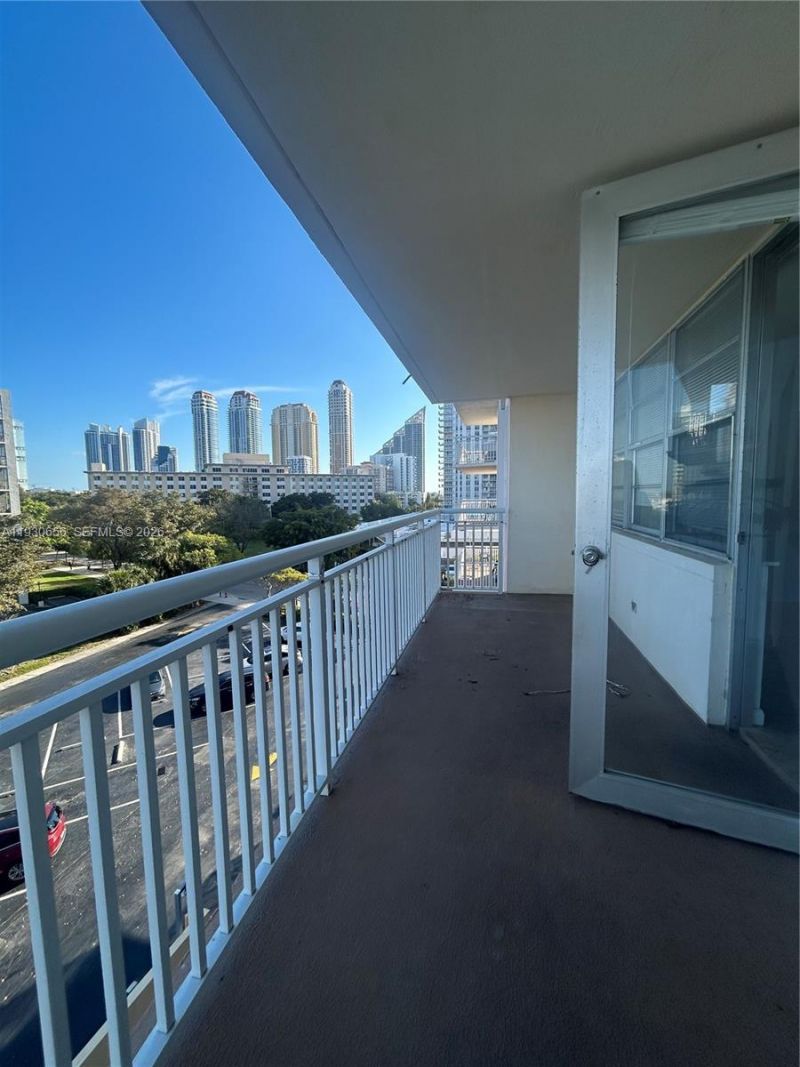 251 174th St, Unit 418, Sunny Isles Beach, FL 33160 Photo