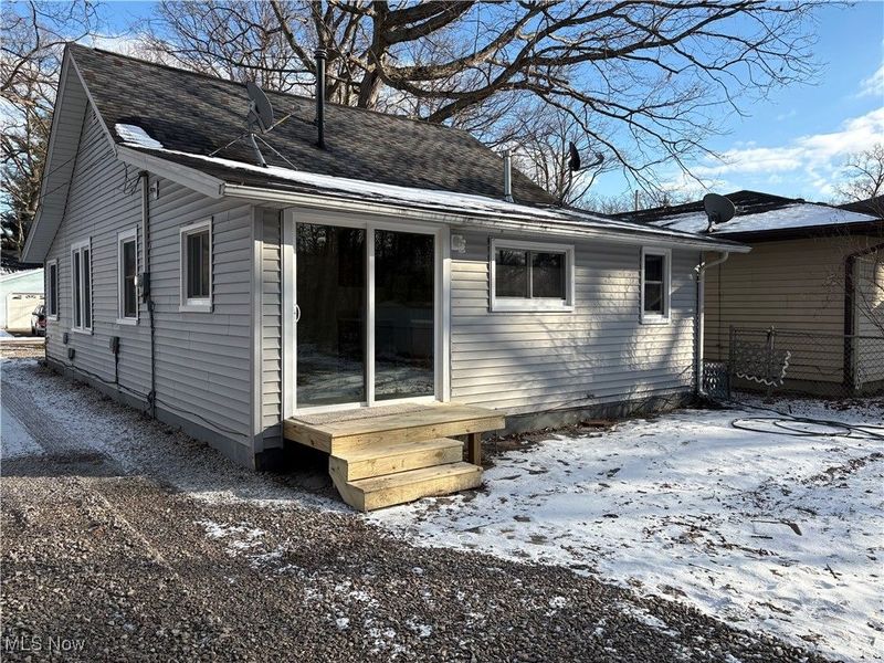 656 Hazelwood Drive, Vermilion, OH 44089 Photo 2