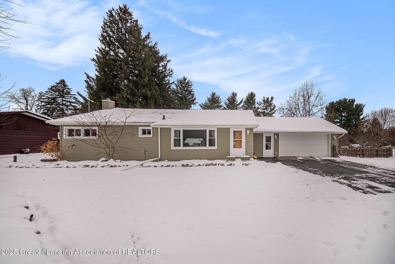 5400 Sharon Drive, Jackson, MI 49203 Main Photo