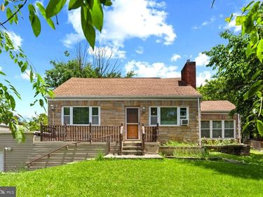 201 VILLAGE ROAD, HARRISBURG, PA 17112