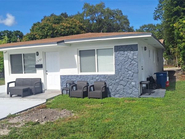 1555 NE 148th St, Miami, FL 33161