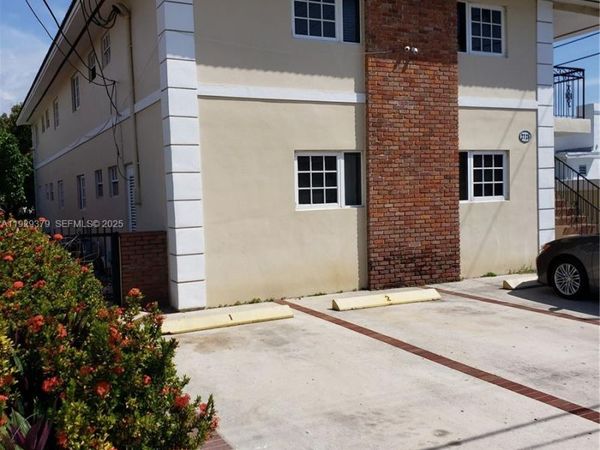 2725 SW 25th St, Unit 4, Miami, FL 33133