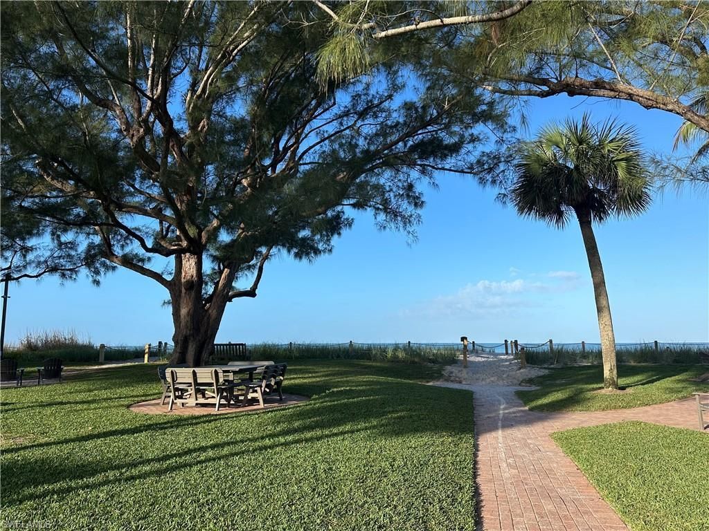 809 Wedge Dr, Naples, FL 34103 Photo