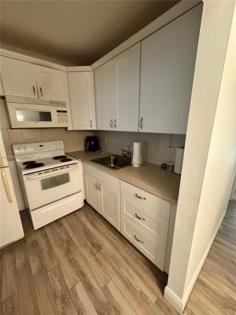 118 E Salisbury E, Unit 118, West Palm Beach, FL 33417 Photo