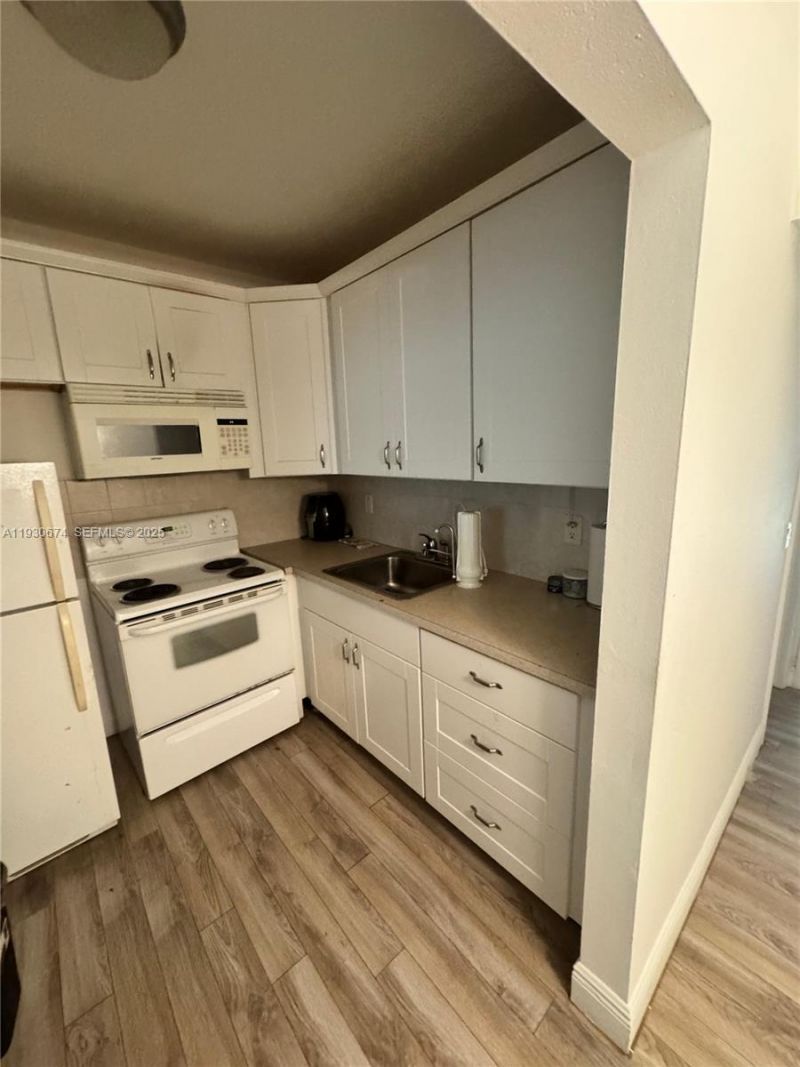 118 E Salisbury E, Unit 118, West Palm Beach, FL 33417 Photo